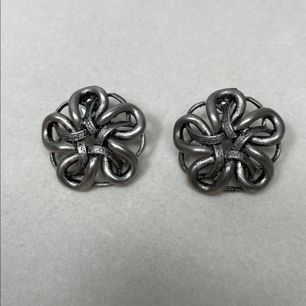 RARE Oscar De La Renta Pewter Celtic Knot Post Earrings
